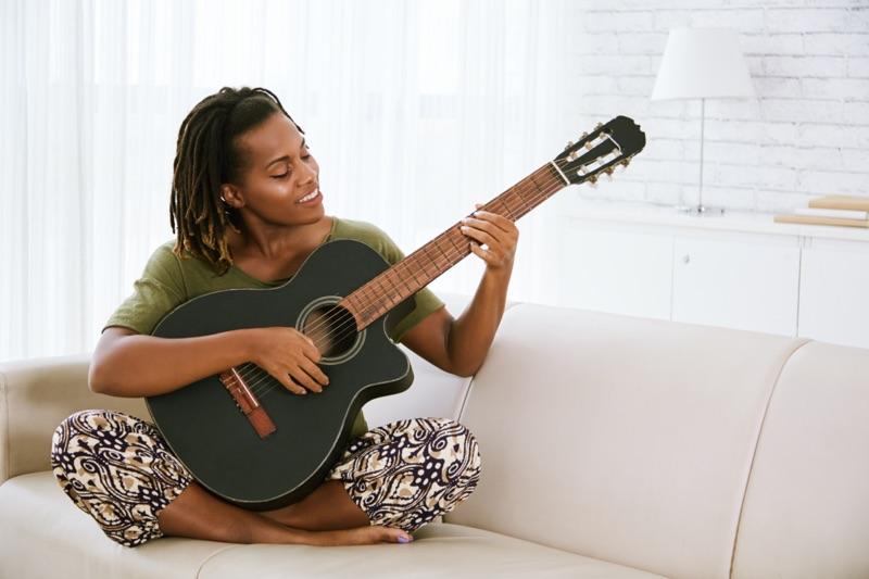 Why You Should You Start Guitar Lessons for Beginners