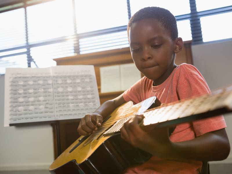 What to Look For in Guitar Lessons For Kids Near Me?
