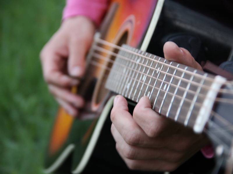 Are Guitar Lessons For Beginners Easy?