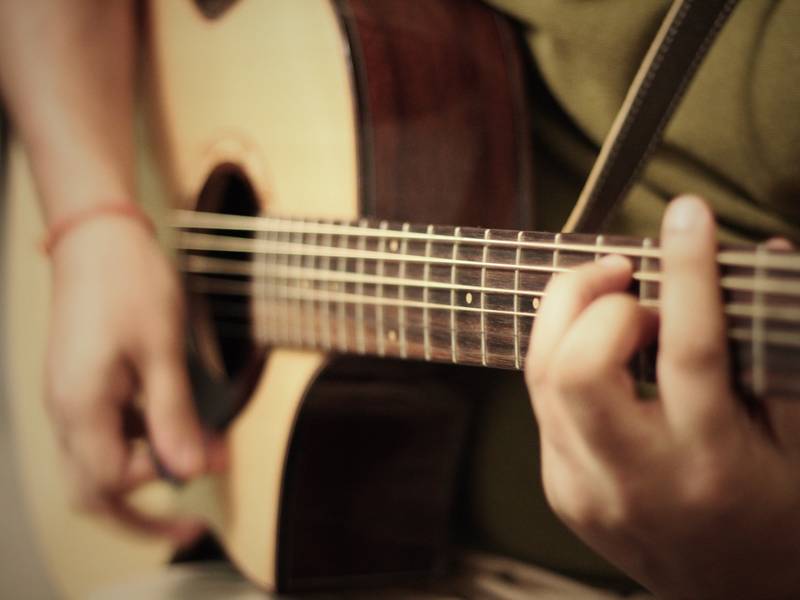 Can a Guitar Instructor Help Me Overcome Challenges?
