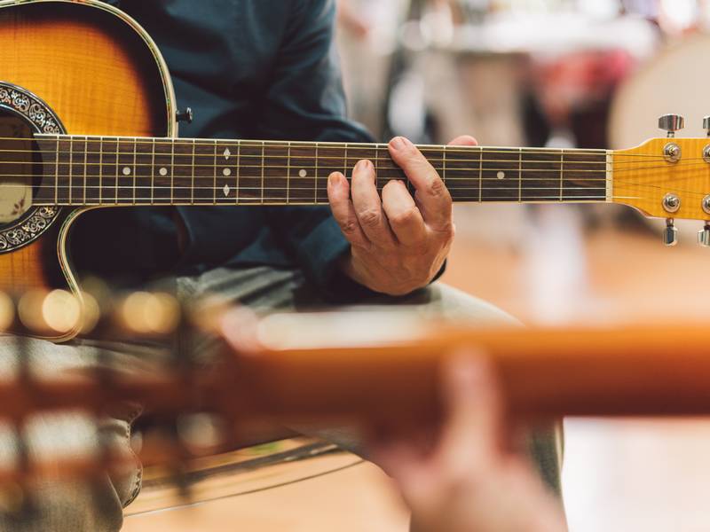 What Are the Benefits of Having a Guitar Teacher?