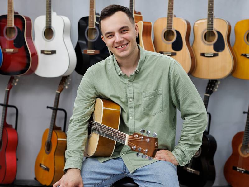 How Can a Guitar Instructor Help Me?