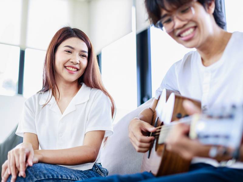 What Are the Benefits of Working With Guitar Teachers Near Me?