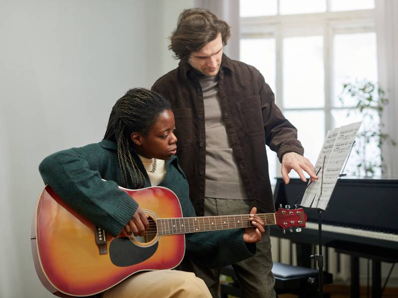 Why is it Important to Have a Guitar Instructor?