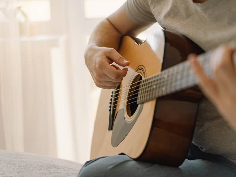 Why Should I Consider Taking Guitar Lessons?