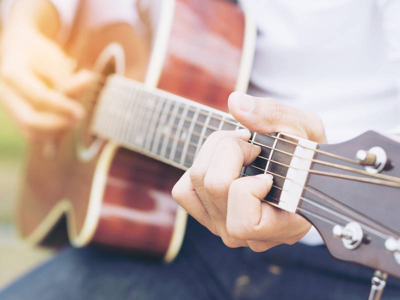 Why Are Guitar Classes Beneficial When It Comes to Learning Music?