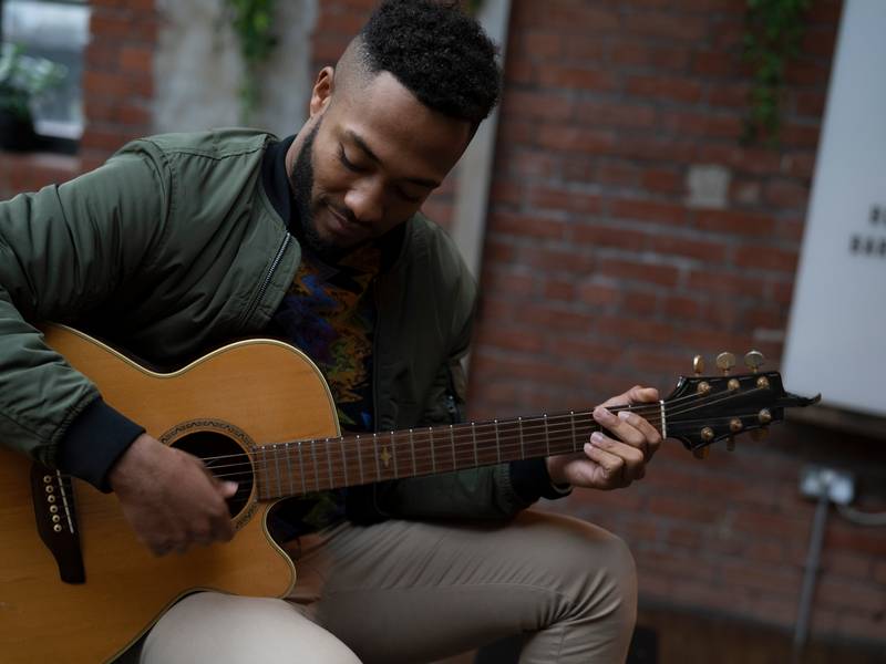 When Choosing Guitar Teachers Near Me, What Should You Look For?
