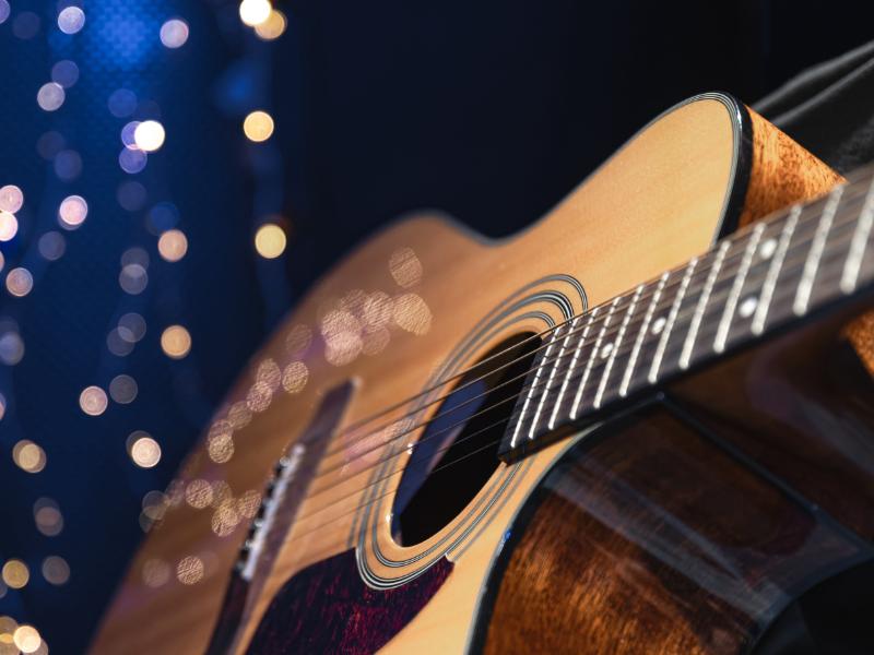 Beginner Guitar Lessons: The Best Way to Start Playing Guitar