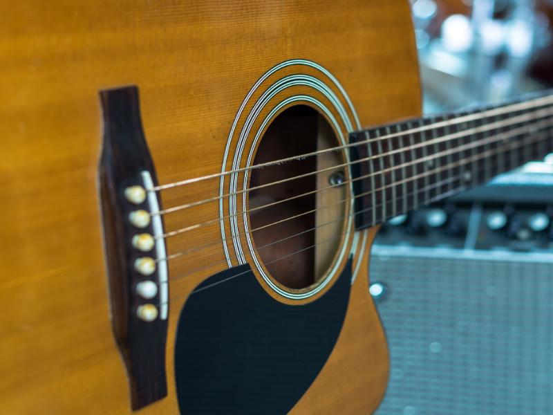 A Guitar Teacher Helps You Avoid Beginner Frustration