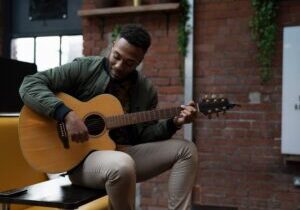 Why are Guitar Lessons Important to Beginners?